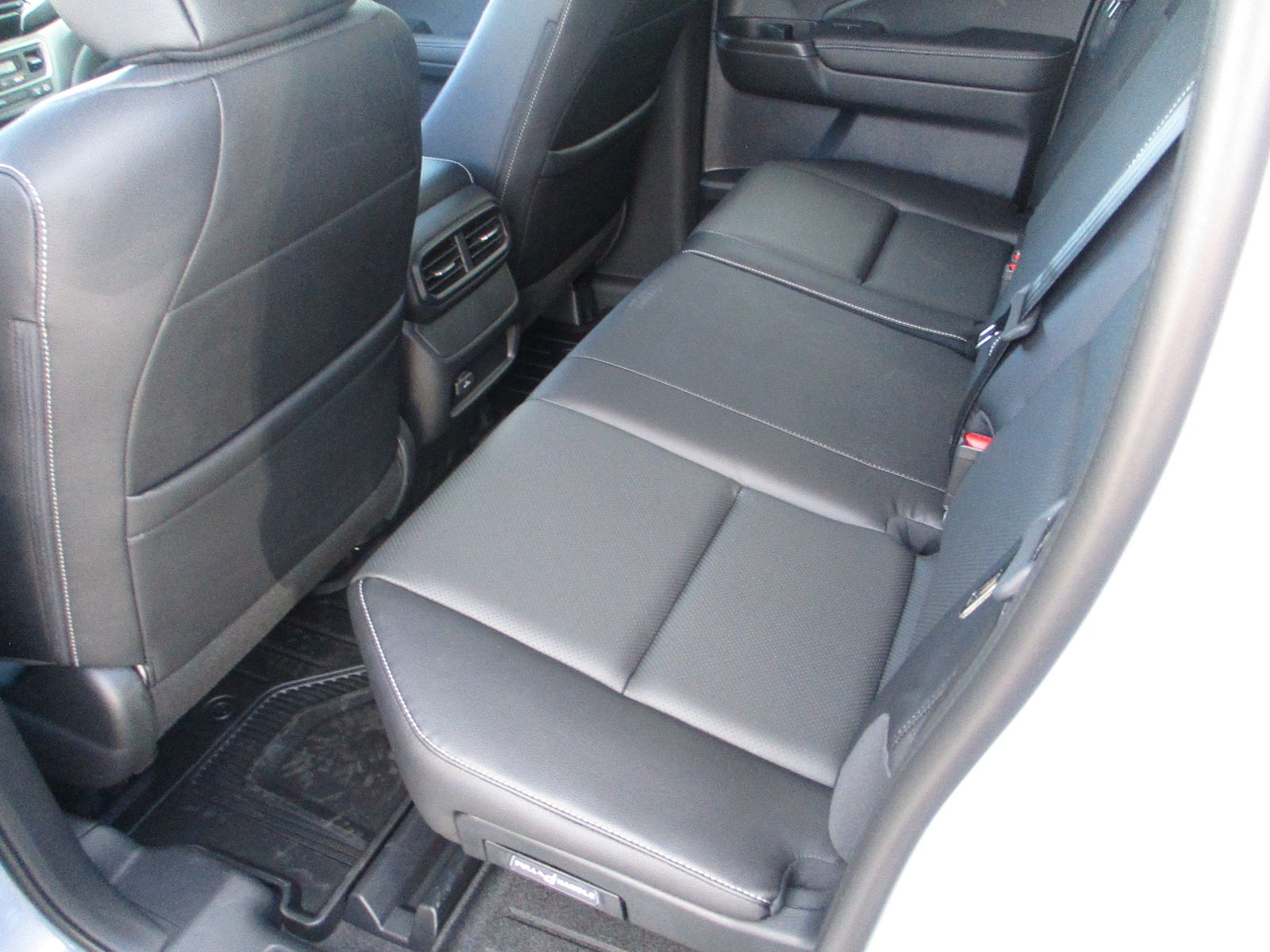 Vehicle image 25 of 37