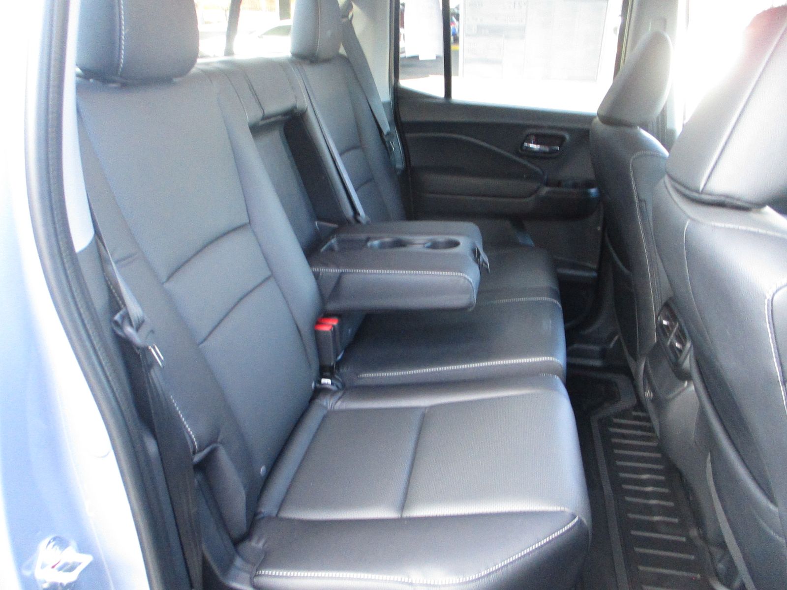 Vehicle image 27 of 37