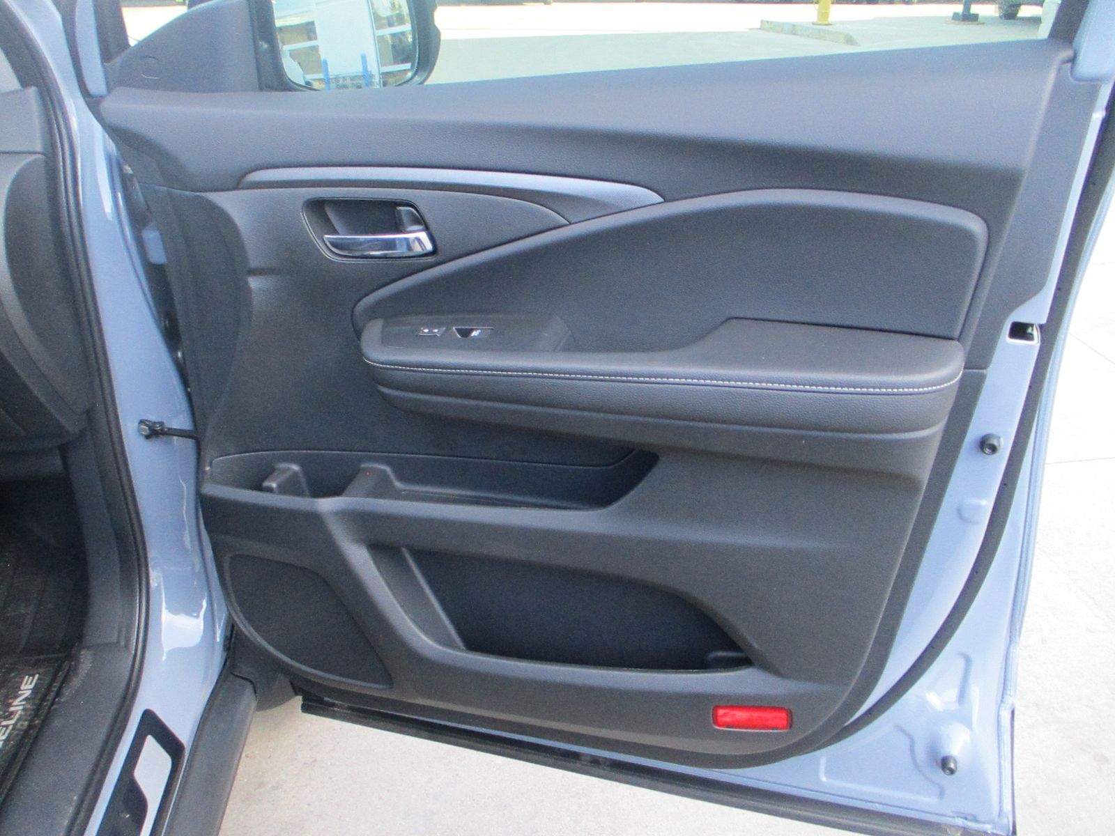 Vehicle image 32 of 37