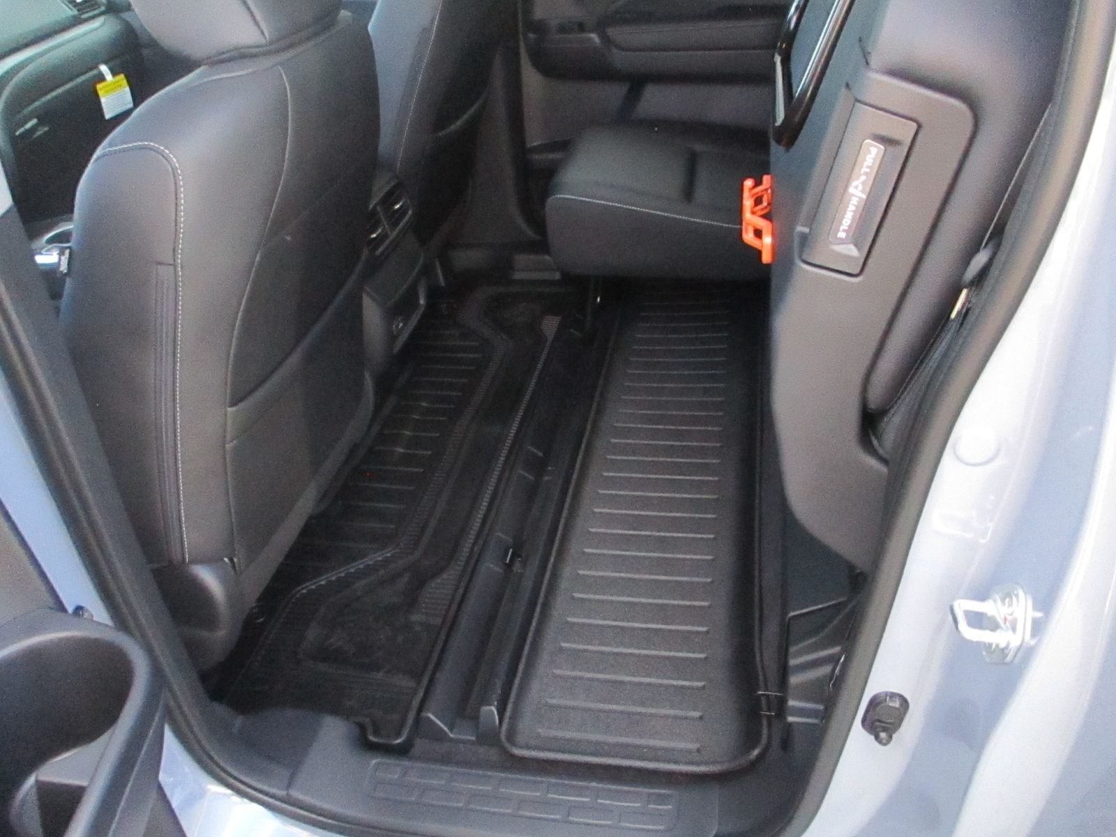 Vehicle image 26 of 37