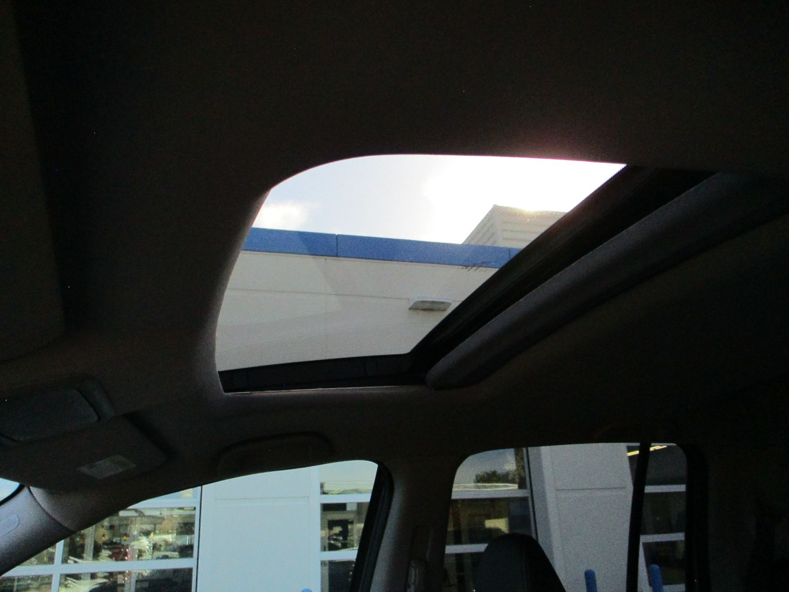 Vehicle image 21 of 37