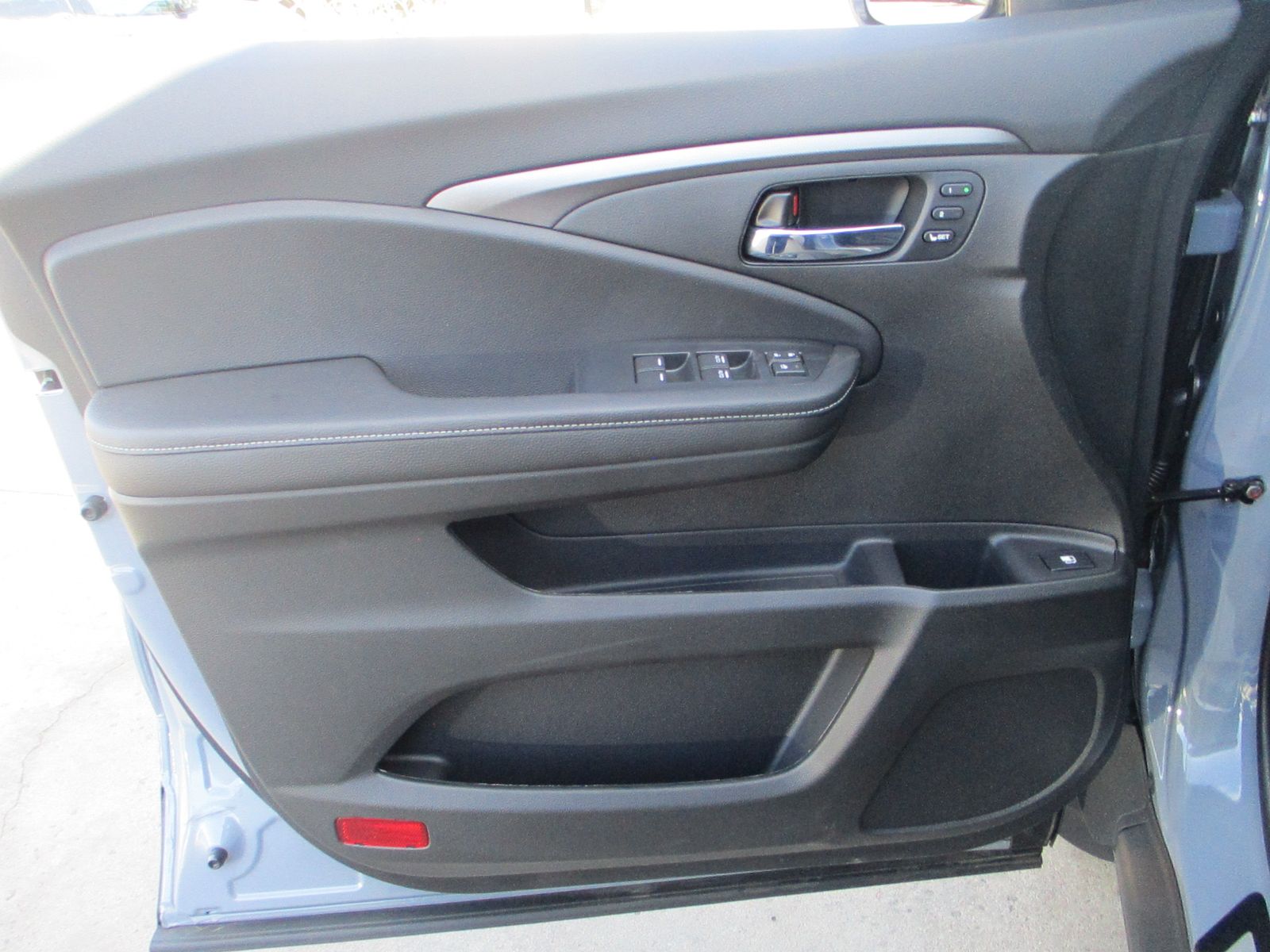 Vehicle image 24 of 37