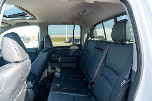 Vehicle image 17 of 42