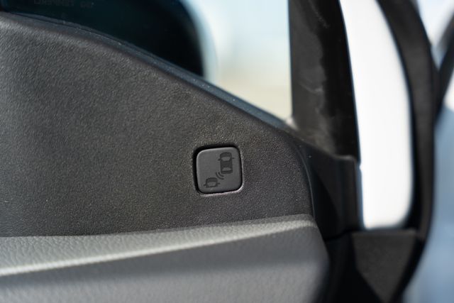 Vehicle image 34 of 42