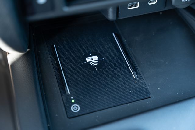 Vehicle image 30 of 42