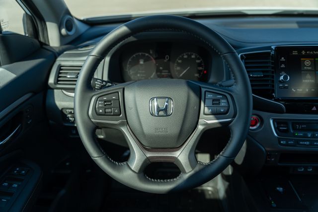 Vehicle image 37 of 42