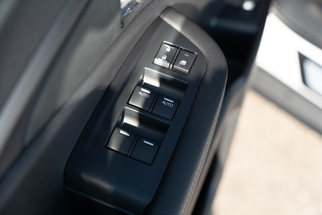 Vehicle image 31 of 42