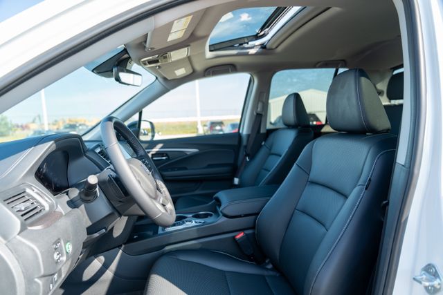 Vehicle image 15 of 42
