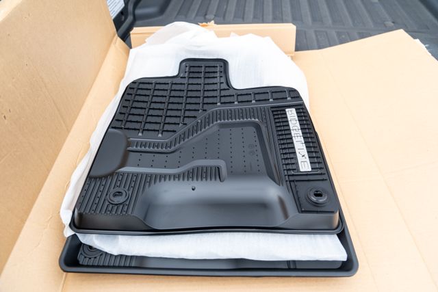 Vehicle image 13 of 42