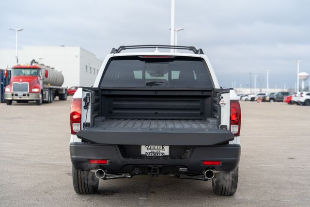 Vehicle image 8 of 42