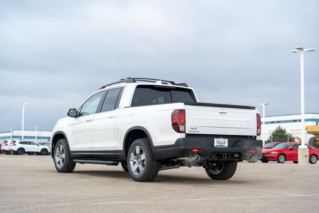 Vehicle image 6 of 42