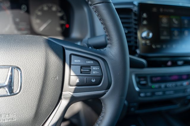 Vehicle image 21 of 42