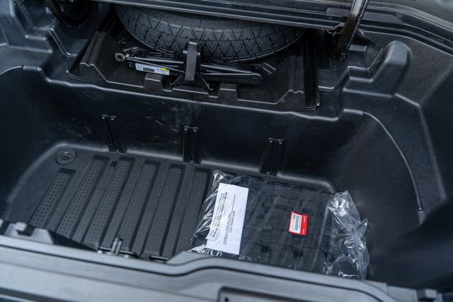 Vehicle image 14 of 42