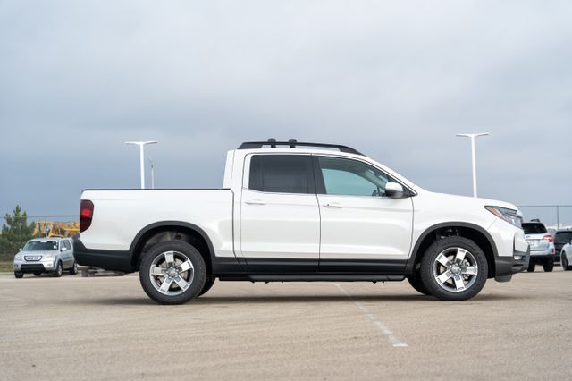 Vehicle image 4 of 42