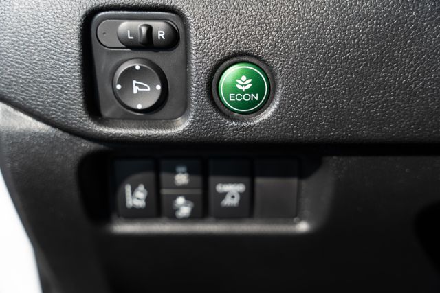 Vehicle image 28 of 42