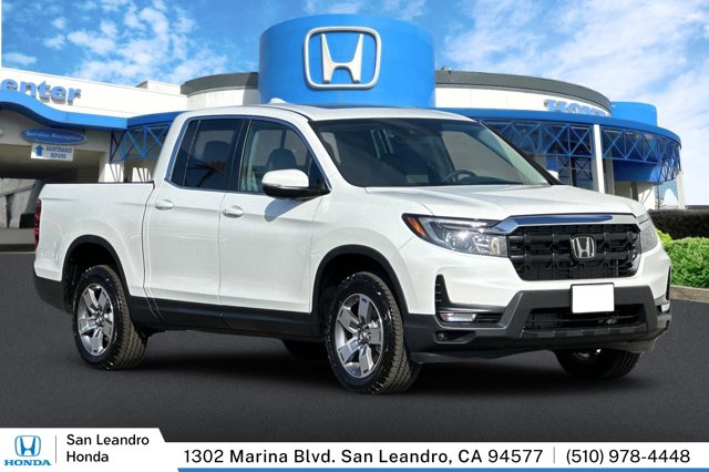 Vehicle image 3 of 32