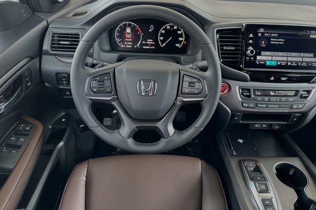 Vehicle image 16 of 32