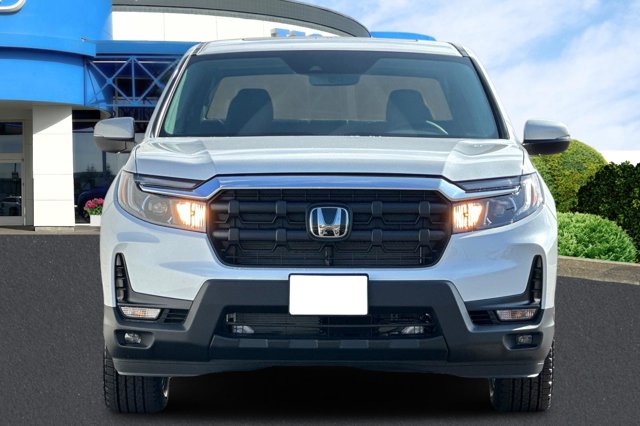 Vehicle image 2 of 32