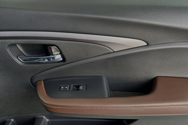 Vehicle image 19 of 32