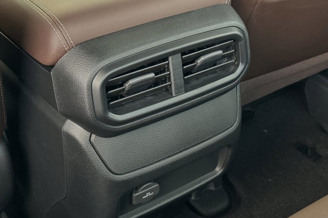 Vehicle image 14 of 32