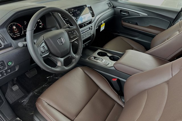 Vehicle image 10 of 32