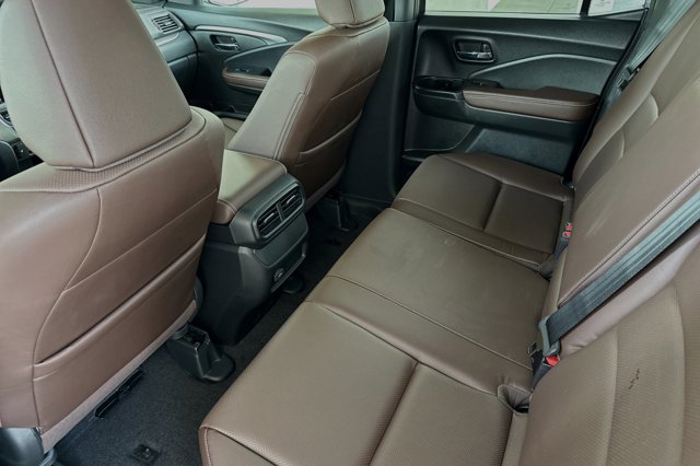 Vehicle image 13 of 32