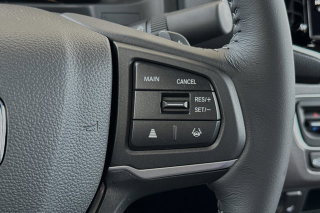Vehicle image 27 of 32