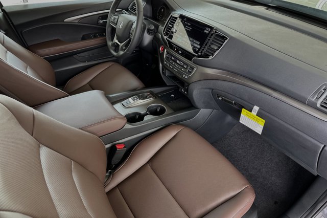 Vehicle image 17 of 32