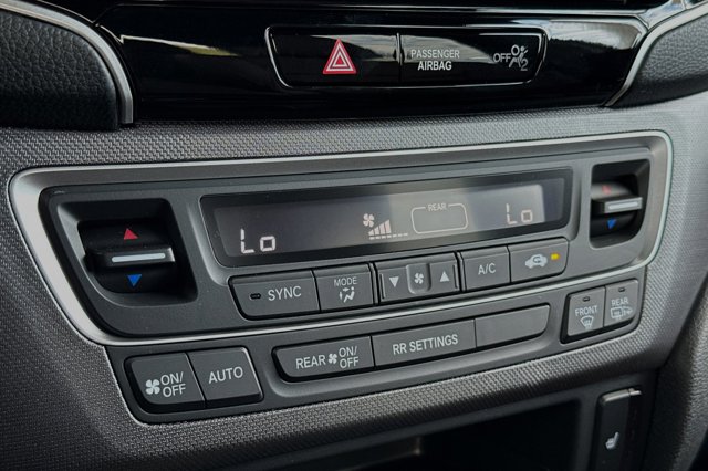 Vehicle image 22 of 32