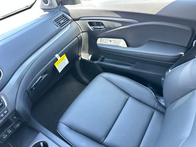 Vehicle image 27 of 36