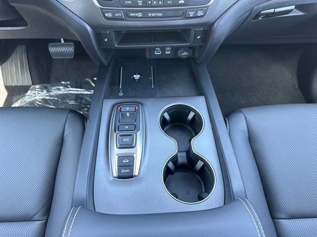 Vehicle image 26 of 36