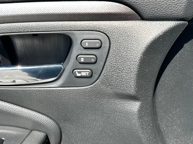 Vehicle image 12 of 36