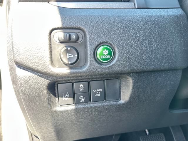 Vehicle image 13 of 36