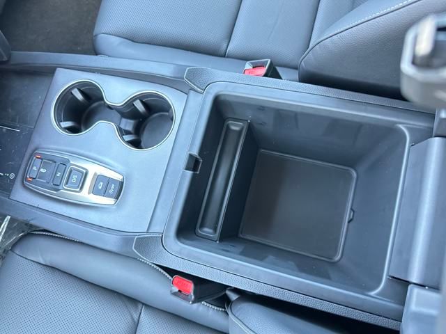 Vehicle image 28 of 36