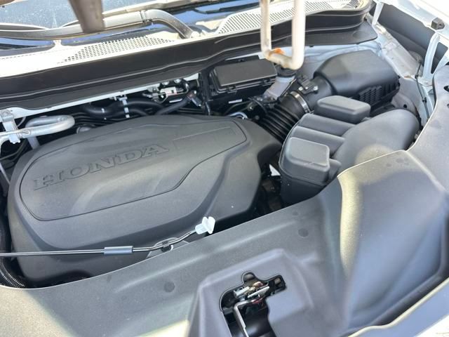 Vehicle image 32 of 36