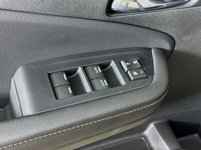 Vehicle image 19 of 35