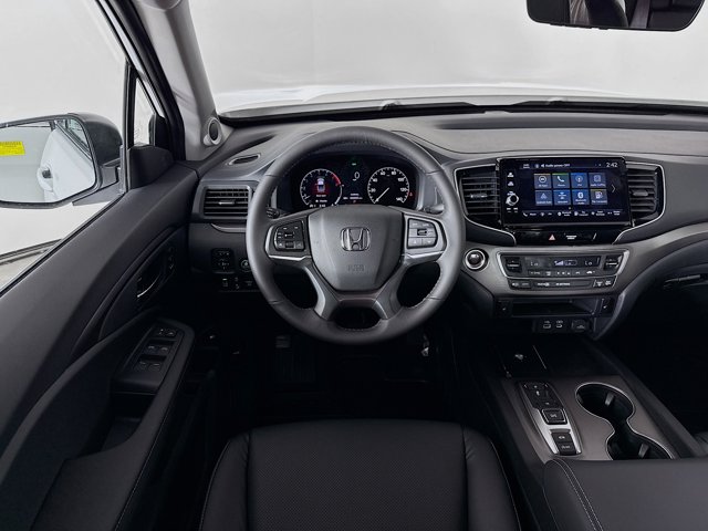 Vehicle image 25 of 35