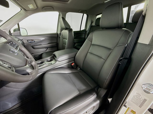 Vehicle image 22 of 35