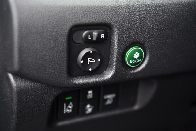 Vehicle image 13 of 29