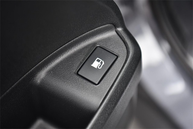 Vehicle image 10 of 29