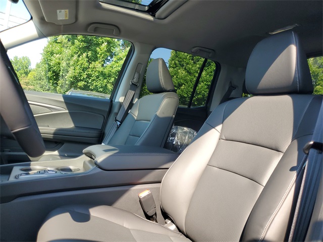 Vehicle image 10 of 30