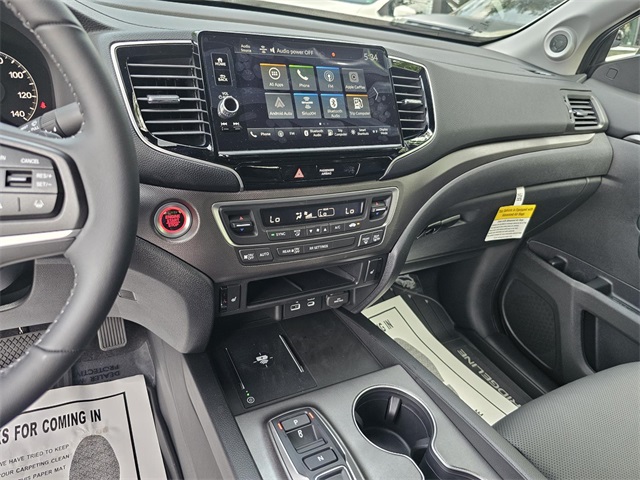 Vehicle image 22 of 25