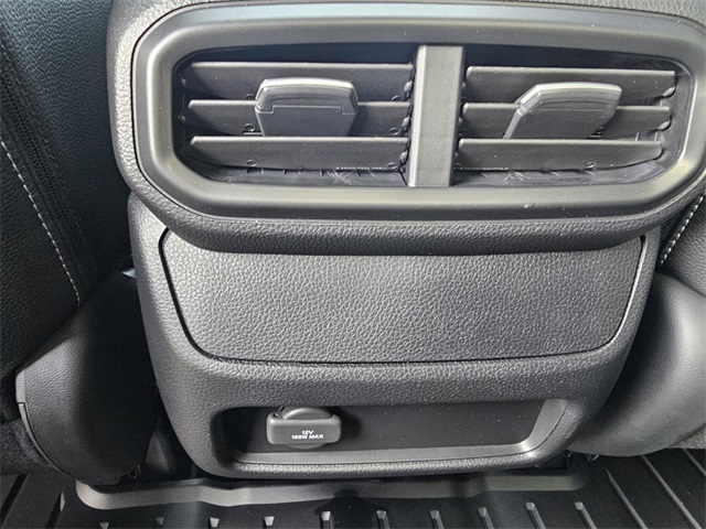 Vehicle image 17 of 25