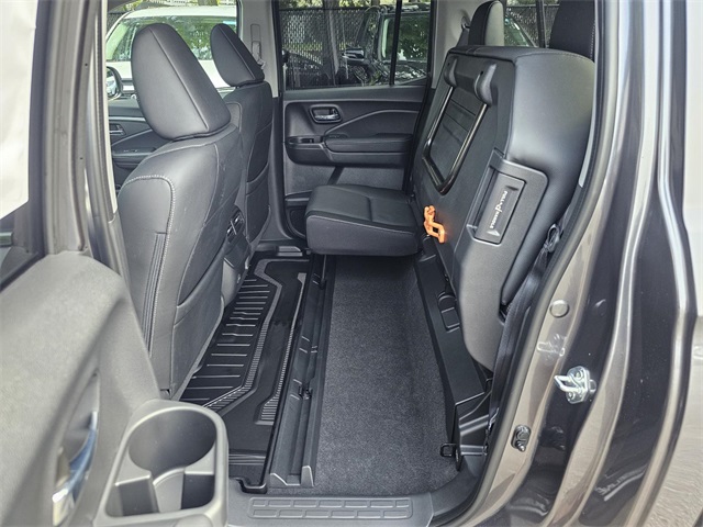 Vehicle image 23 of 25