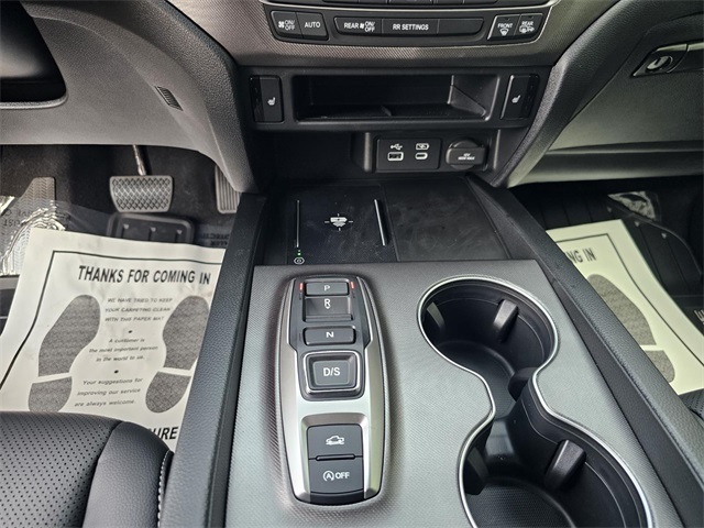 Vehicle image 19 of 25