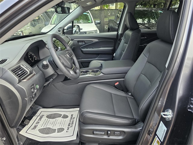 Vehicle image 8 of 25