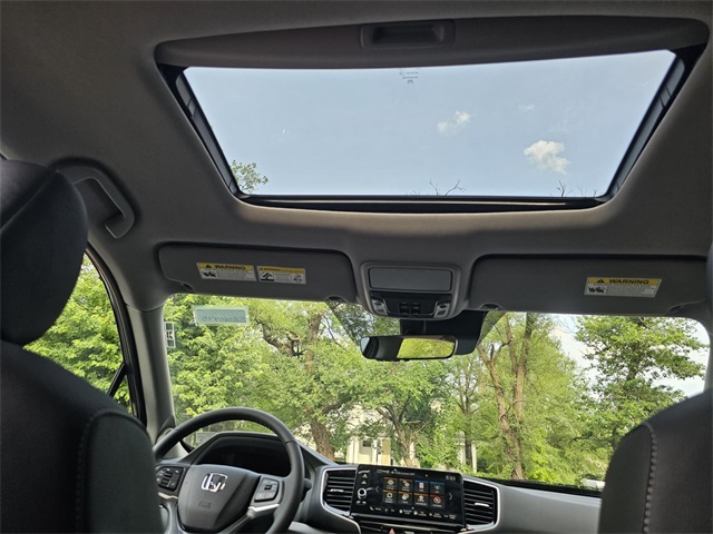 Vehicle image 10 of 25