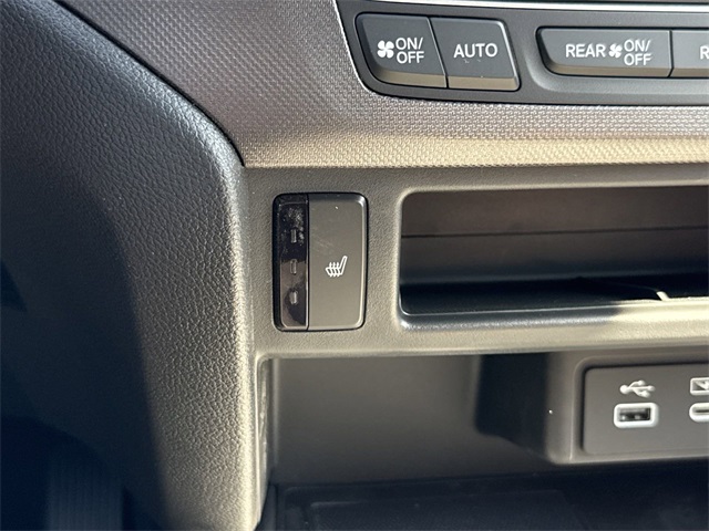Vehicle image 13 of 16