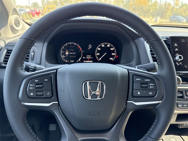 Vehicle image 11 of 16