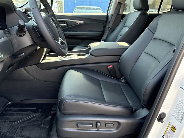 Vehicle image 7 of 16